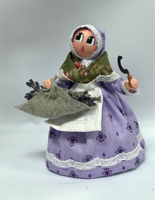 Femme lavande santons de provence