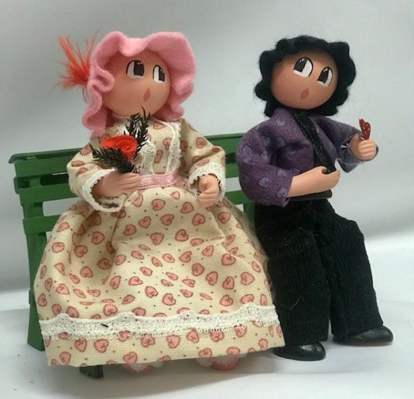 Couple Saint-Valentin rose sur banc